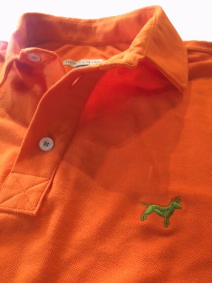 camisa polo masculina laranja com logo verde musgo huntermann®